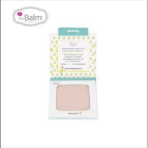 🎂 theBalm’s Sustainably Gorgeous highlighter in electric